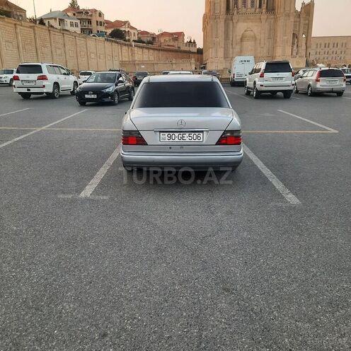 Mercedes E 220 1994, 340,000 km - 2.2 l - Bakı