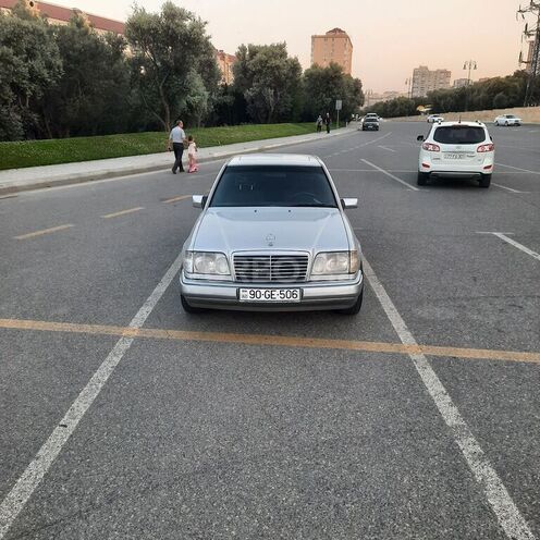 Mercedes E 220 1994, 340,000 km - 2.2 l - Bakı
