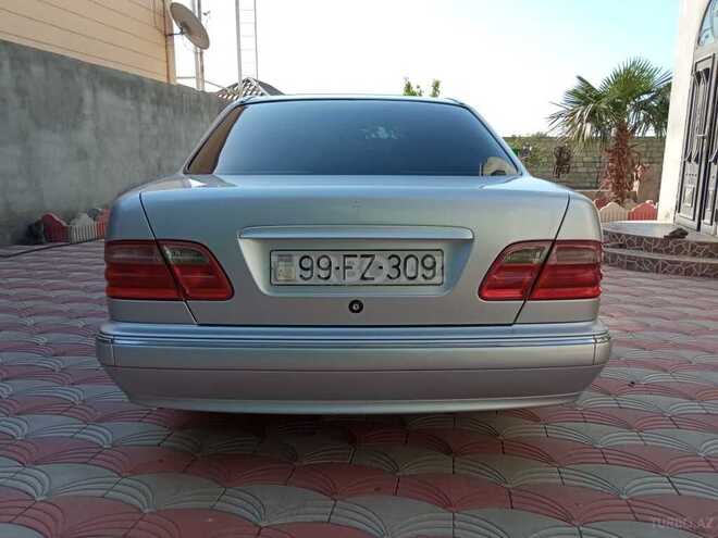 Mercedes E 260 2001, 303,574 km - 2.6 l - Bərdə
