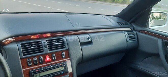 Mercedes E 200 2000, 226,000 km - 2.0 l - Gəncə