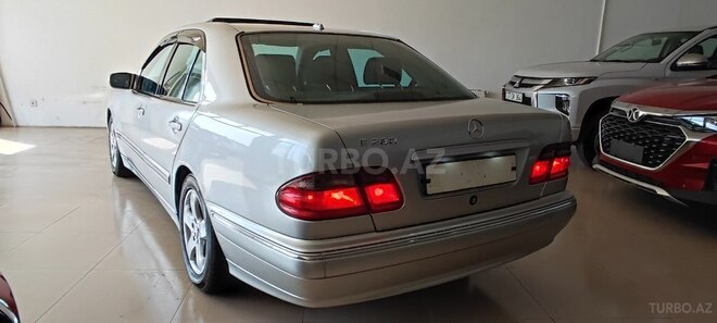 Mercedes E 280 2000, 218,000 km - 2.8 l - Bakı