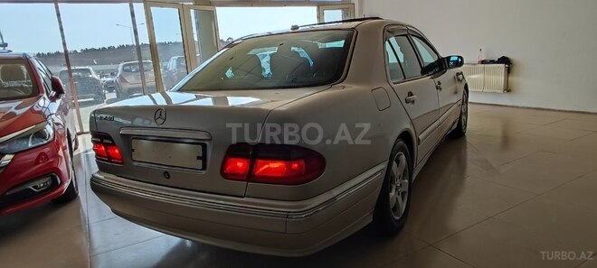 Mercedes E 280 2000, 218,000 km - 2.8 l - Bakı