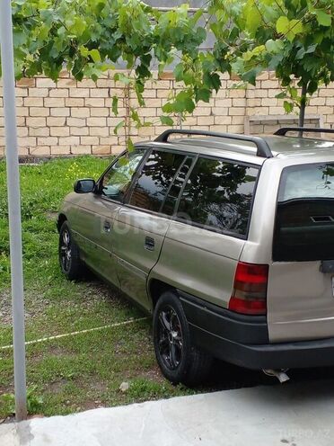 Opel Astra 1992, 221,283 km - 1.6 l - Qax
