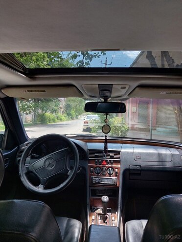 Mercedes C 230 1999, 299,000 km - 2.3 л - Qazax