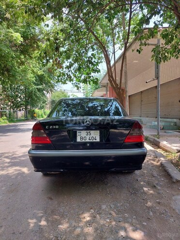 Mercedes C 230 1999, 299,000 km - 2.3 л - Qazax