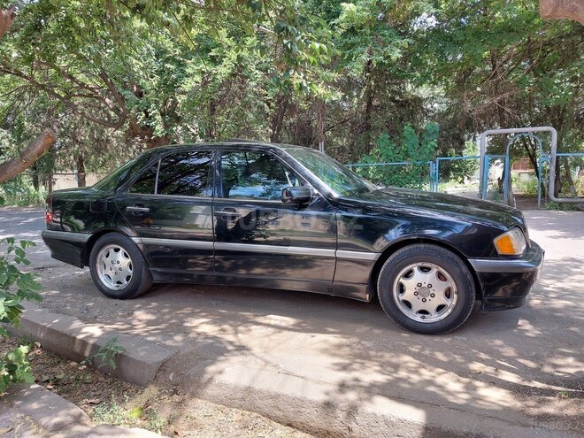 Mercedes C 230 1999, 299,000 km - 2.3 л - Qazax