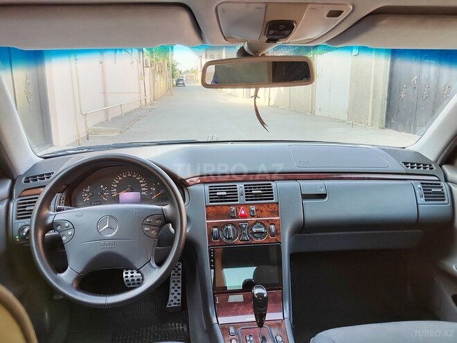 Mercedes E 220 1999, 395,000 km - 2.2 l - Bakı