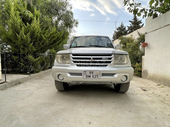 Mitsubishi Pajero io 2001, 284,709 km - 2.0 l - Bakı