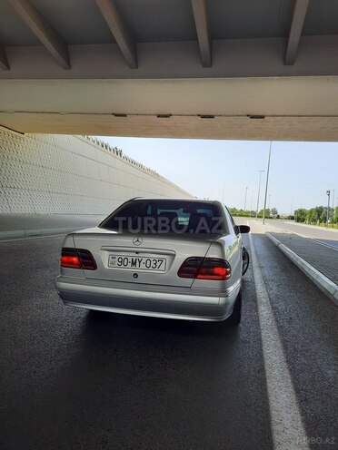 Mercedes E 220 2000, 362,800 km - 2.2 l - Bakı