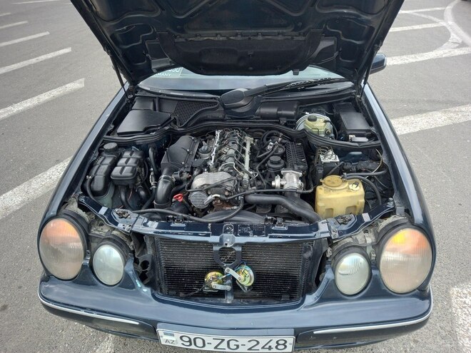 Mercedes E 270 2001, 385,000 km - 2.7 l - Bakı