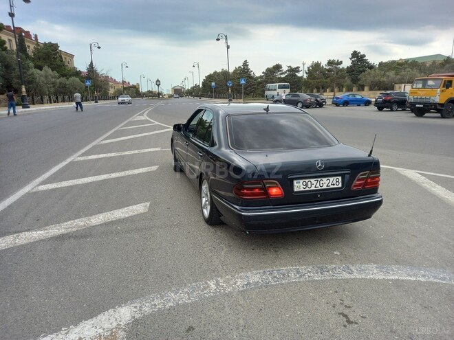 Mercedes E 270 2001, 385,000 km - 2.7 l - Bakı