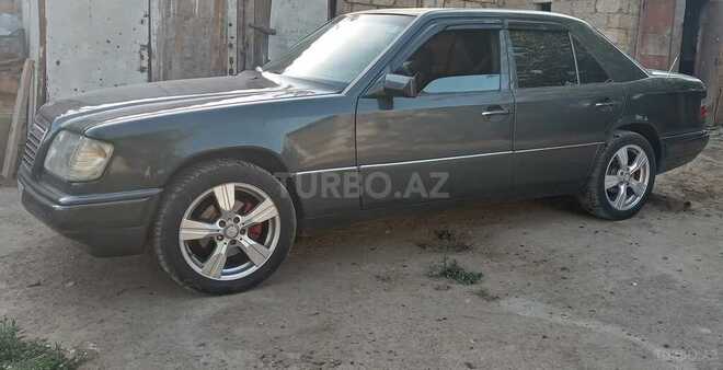 Mercedes E 220 1994, 293,633 km - 2.2 l - Bakı