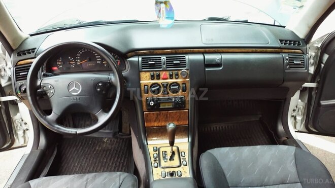 Mercedes E 240 2000, 439,000 km - 2.6 l - Bakı