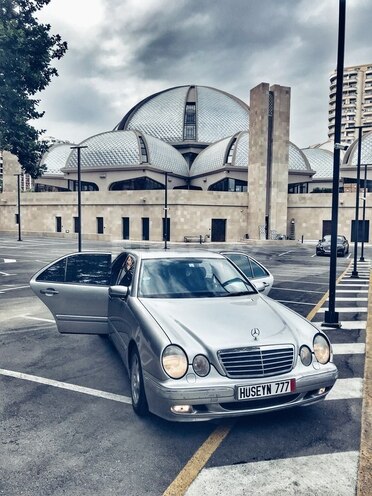 Mercedes E 240 2000, 439,000 km - 2.6 l - Bakı