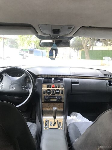 Mercedes E 240 2000, 439,000 km - 2.6 l - Bakı