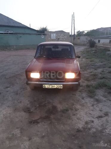 LADA (VAZ) 2105 1982, 380,000 km - 1.5 л - Salyan