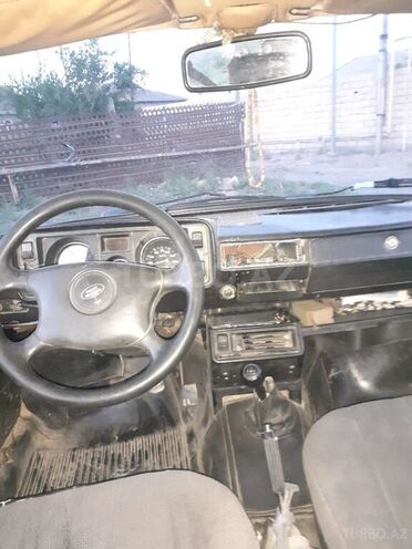 LADA (VAZ) 2105 1982, 380,000 km - 1.5 л - Salyan