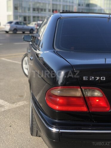 Mercedes E 270 2000, 330,000 km - 2.7 l - Bakı