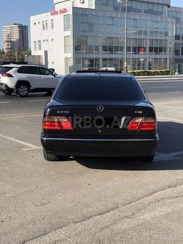 Mercedes E 270 2000, 330,000 km - 2.7 l - Bakı