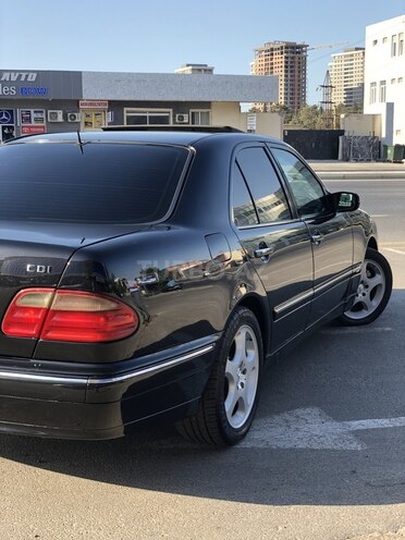 Mercedes E 270 2000, 330,000 km - 2.7 l - Bakı