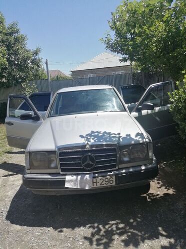 Mercedes E 200 1988, 632,536 km - 2.0 l - Zaqatala