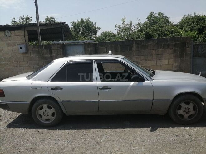 Mercedes E 200 1988, 632,536 km - 2.0 l - Zaqatala