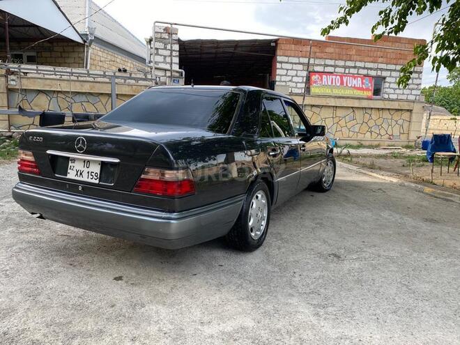 Mercedes E 220 1993, 402,000 km - 2.2 л - Bakı
