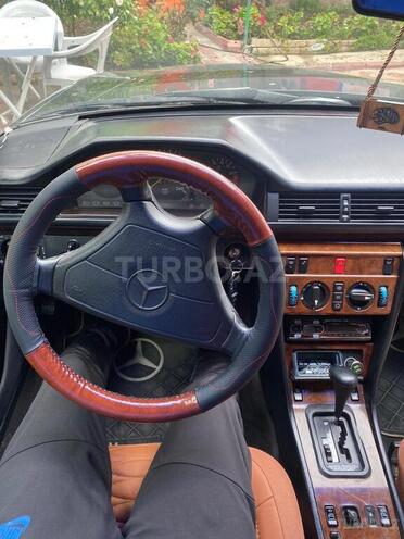 Mercedes E 220 1993, 402,000 km - 2.2 л - Bakı