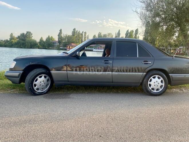 Mercedes E 220 1993, 402,000 km - 2.2 л - Bakı