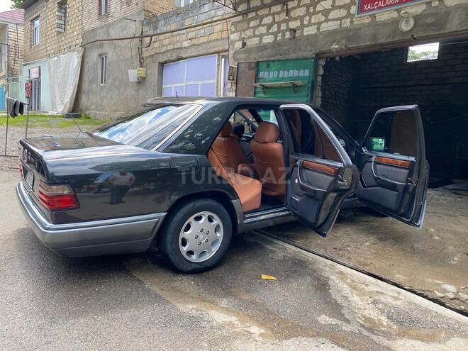 Mercedes E 220 1993, 402,000 km - 2.2 л - Bakı