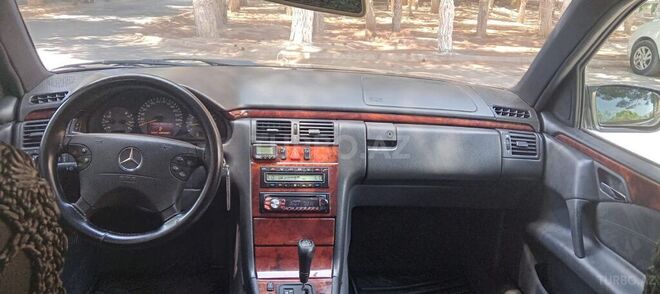 Mercedes E 240 1997, 282,000 km - 2.4 l - Bakı