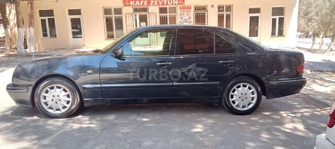 Mercedes E 240 1997, 282,000 km - 2.4 l - Bakı