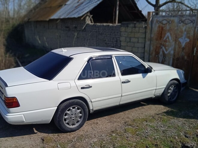 Mercedes E 300 1987, 299,999 km - 3.0 l - Mingəçevir