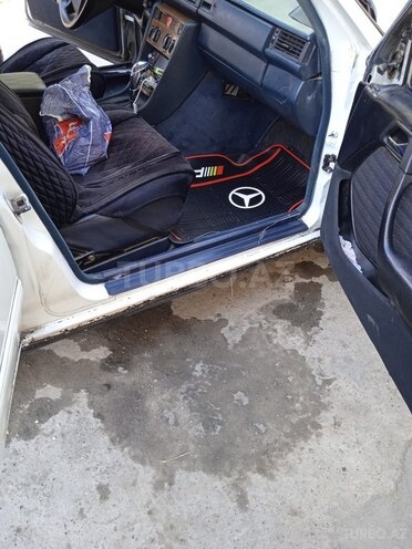Mercedes E 300 1987, 299,999 km - 3.0 l - Mingəçevir