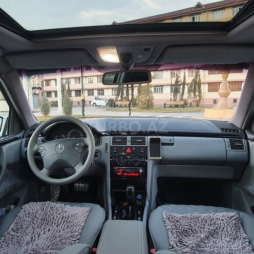 Mercedes E 240 1999, 366,000 km - 2.6 l - Yevlax