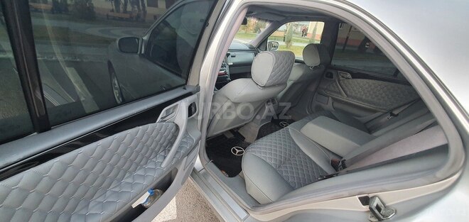 Mercedes E 240 1999, 366,000 km - 2.6 l - Yevlax
