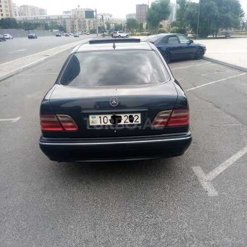 Mercedes E 240 2001, 123,000 km - 2.4 l - Bakı