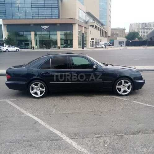 Mercedes E 240 2001, 123,000 km - 2.4 l - Bakı