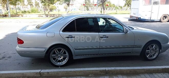 Mercedes E 240 1999, 220,000 km - 2.4 l - Gəncə