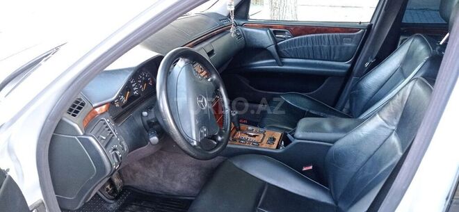 Mercedes E 240 1999, 220,000 km - 2.4 l - Gəncə