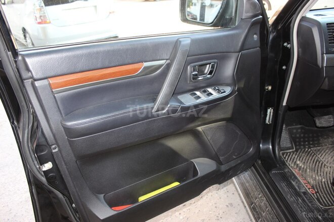 Mitsubishi Pajero 2007, 231,000 km - 3.0 л - Bakı