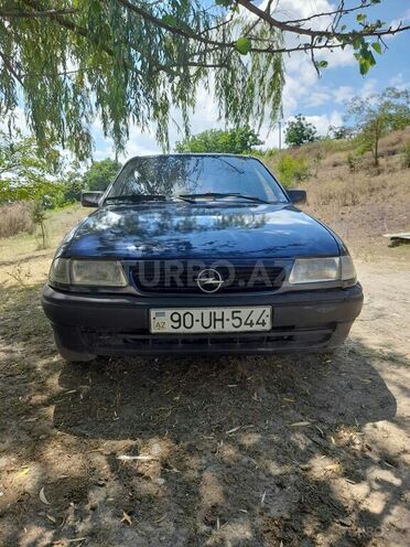 Opel Astra 1994, 231,000 km - 1.4 л - Quba