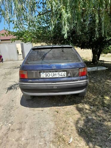 Opel Astra 1994, 231,000 km - 1.4 л - Quba