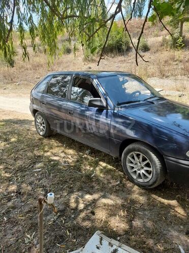 Opel Astra 1994, 231,000 km - 1.4 л - Quba