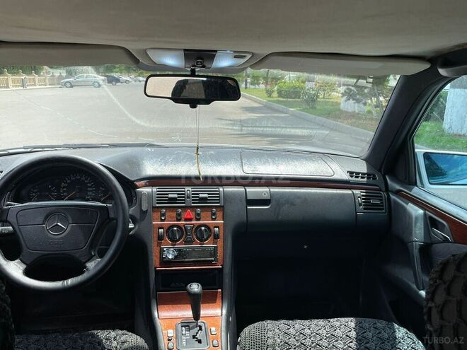 Mercedes E 200 1996, 288,000 km - 2.0 л - Bakı