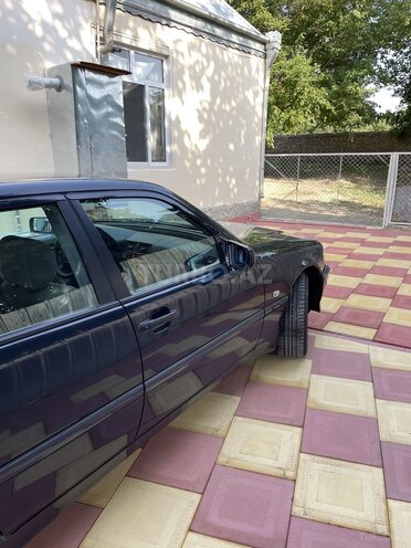 Mercedes C 200 1998, 365,000 km - 2.0 l - Naftalan