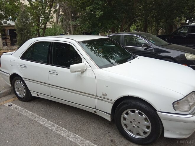 Mercedes C 240 2000, 220,000 km - 2.4 l - Bakı