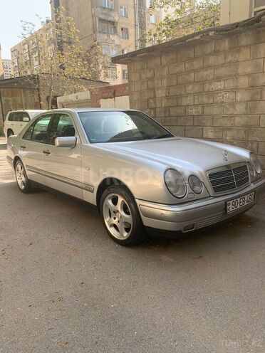 Mercedes E 230 1997, 245,000 km - 2.3 l - Bakı