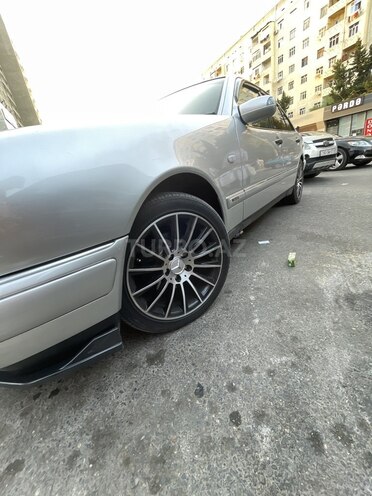 Mercedes E 240 1998, 520,000 km - 2.4 l - Sumqayıt