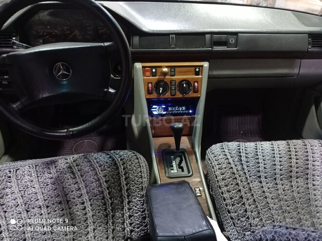 Mercedes E 220 1991, 265,700 km - 2.2 l - Bakı